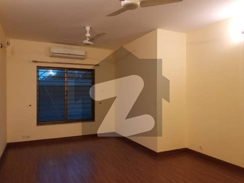 1200 SQYRD Double Storey with 2 Kitchen Big Lawn Available for Rent Online Business Setup F_6/2