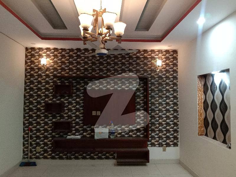 جوہر ٹاؤن فیز 2 - بلاک ایم جوہر ٹاؤن فیز 2 جوہر ٹاؤن لاہور میں 5 کمروں کا 5 مرلہ مکان 75 ہزار میں کرایہ پر دستیاب ہے۔