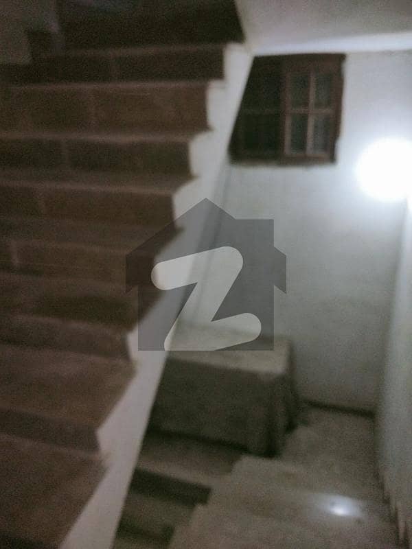 کورنگی - سیکٹر 31-جی کورنگی کراچی میں 9 کمروں کا 3 مرلہ مکان 1.6 کروڑ میں برائے فروخت۔