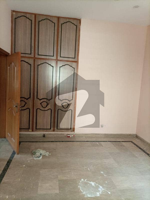 گارڈن ٹاؤن لاہور میں 4 کمروں کا 7 مرلہ مکان 1.3 لاکھ میں کرایہ پر دستیاب ہے۔