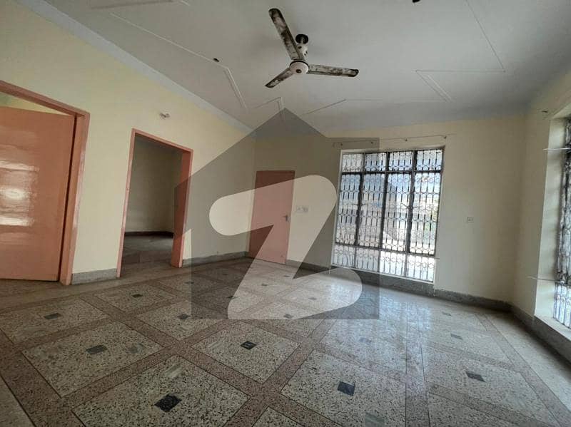 10 Marla Complete full house for rent in Karim Block Allama iqbal town Lahore single kitchen