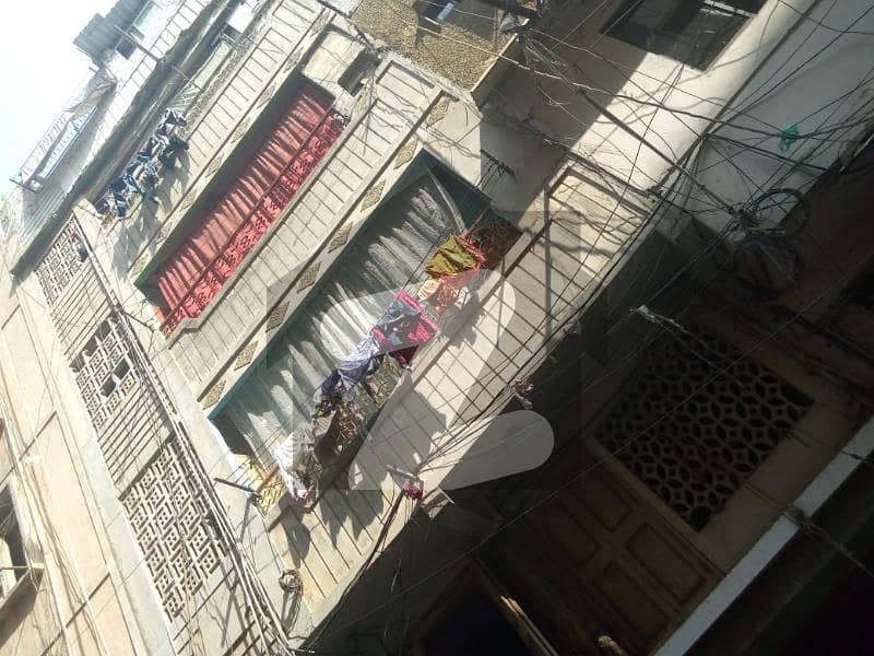 رنچھوڑ لائن بازار کراچی میں 2 کمروں کا 4 مرلہ عمارت 2.75 کروڑ میں برائے فروخت۔