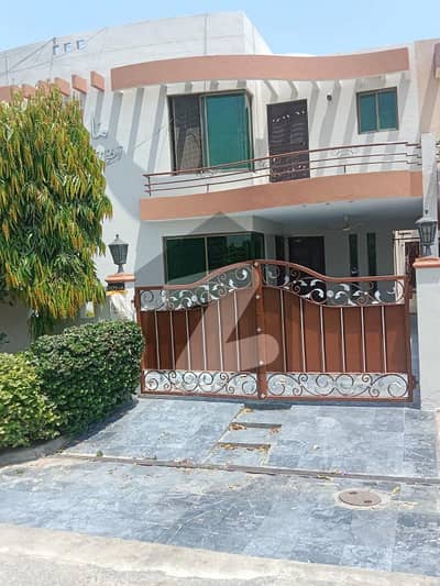 10 Marla Facing Park Neat House Available For Rent In Green City Block A