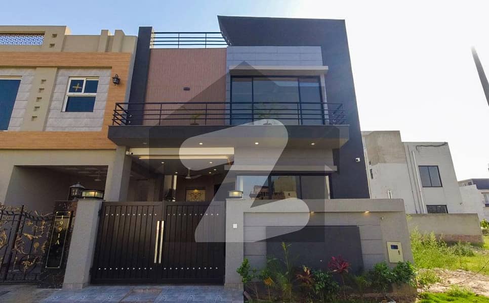 Get Your Hands On Prime Location House In Lahore Best Area