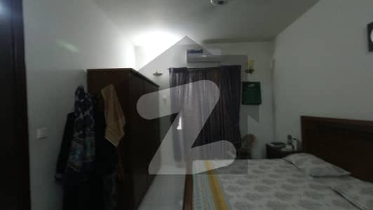 پی ای سی ایچ ایس بلاک 2 پی ای سی ایچ ایس جمشید ٹاؤن کراچی میں 3 کمروں کا 12 مرلہ زیریں پورشن 5 کروڑ میں برائے فروخت۔
