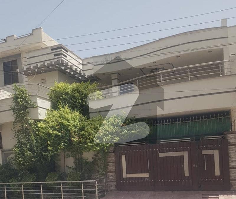 عباسیہ ٹاؤن رحیم یار خان میں 4 کمروں کا 11 مرلہ مکان 2.5 کروڑ میں برائے فروخت۔