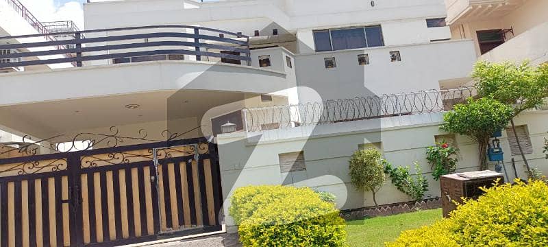 Experience Elegance And Comfort: 20 Marla Ground Portion For Rent In G-11