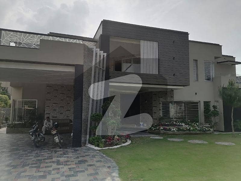 ڈی ایچ اے فیز 1 - بلاک کے فیز 1 ڈیفنس (ڈی ایچ اے) لاہور میں 7 کمروں کا 2 کنال مکان 13 کروڑ میں برائے فروخت۔