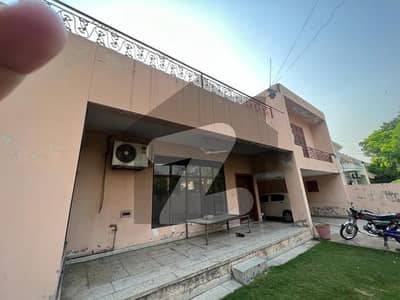 1 Kanal House Is Available For Sale In Model Town Lahore