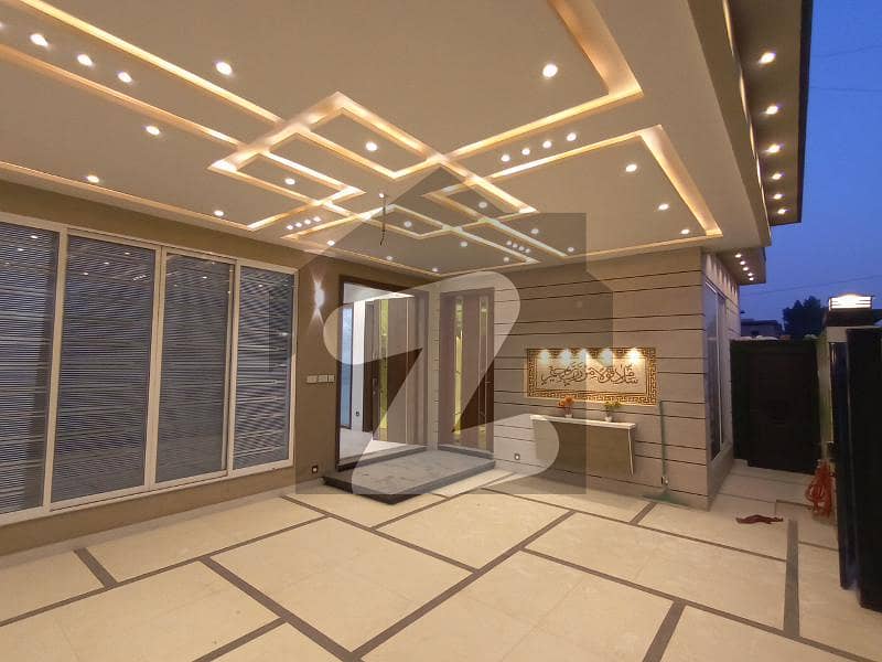 ماڈل سٹی ون کینال روڈ فیصل آباد میں 5 کمروں کا 8 مرلہ مکان 3.5 کروڑ میں برائے فروخت۔