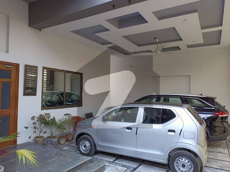 شہباز ٹاؤن فیصل آباد میں 5 کمروں کا 12 مرلہ مکان 3.5 کروڑ میں برائے فروخت۔