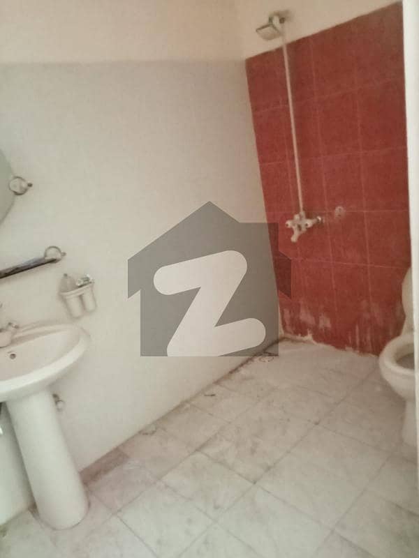 Eden Garden Society Boundary Wall Canal Road Faisalabad 6 Marla Double