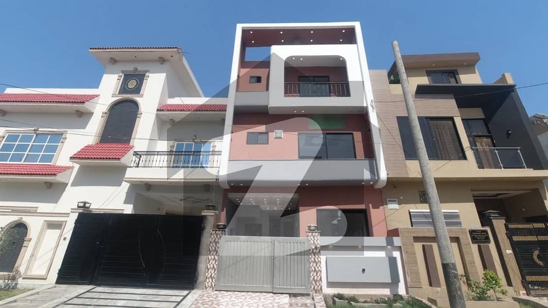 A Stunning Prime Location House Is Up For Grabs In Bismillah Housing Scheme Lahore