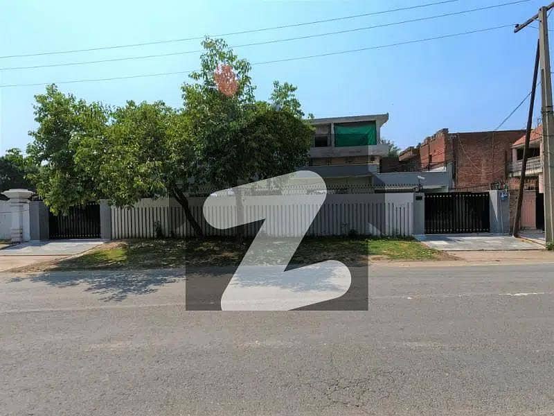 1 KANAL SLIGHTLY USED HOUSE FOR SALE FACING NAWAZ SHARIF PARK