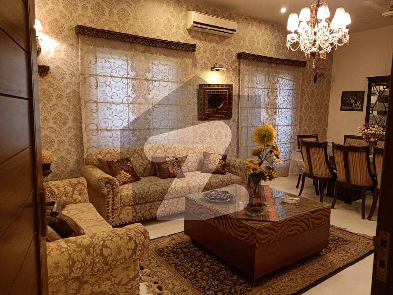 کلفٹن ۔ بلاک 8 کلفٹن کراچی میں 4 کمروں کا 10 مرلہ مکان 8.25 کروڑ میں برائے فروخت۔