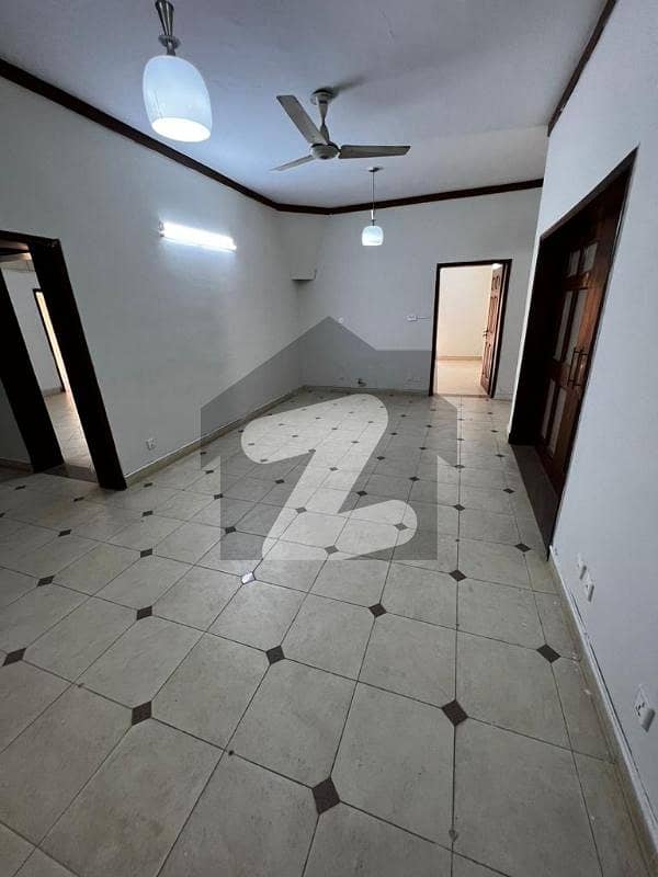 ایف ۔ 6 اسلام آباد میں 4 کمروں کا 4 کنال مکان 11.0 ارب میں برائے فروخت۔