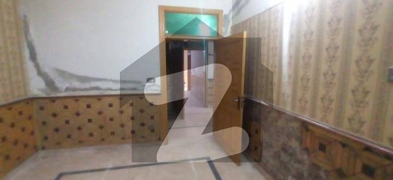 آئی ۔ 10/2 آئی ۔ 10 اسلام آباد میں 4 کمروں کا 6 مرلہ مکان 1 لاکھ میں کرایہ پر دستیاب ہے۔