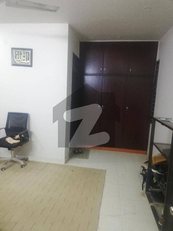 3 bed ground floor for silent office