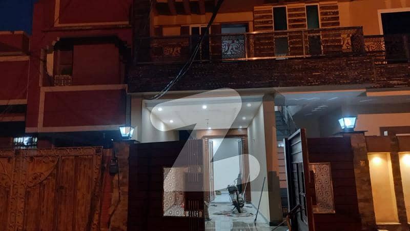 علامہ اقبال ٹاؤن ۔ عمر بلاک علامہ اقبال ٹاؤن لاہور میں 5 کمروں کا 10 مرلہ مکان 4.25 کروڑ میں برائے فروخت۔