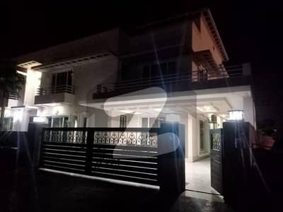 Luxurious House (upper portion) 4 Rent in DHA. 2