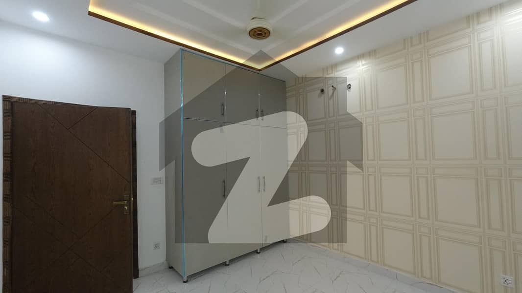 پنجاب سمال انڈسٹریز کالونی لاہور میں 7 کمروں کا 14 مرلہ مکان 5.5 کروڑ میں برائے فروخت۔