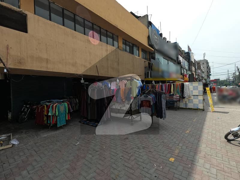 برکت مارکیٹ گارڈن ٹاؤن لاہور میں 4 مرلہ دکان 2.5 لاکھ میں کرایہ پر دستیاب ہے۔