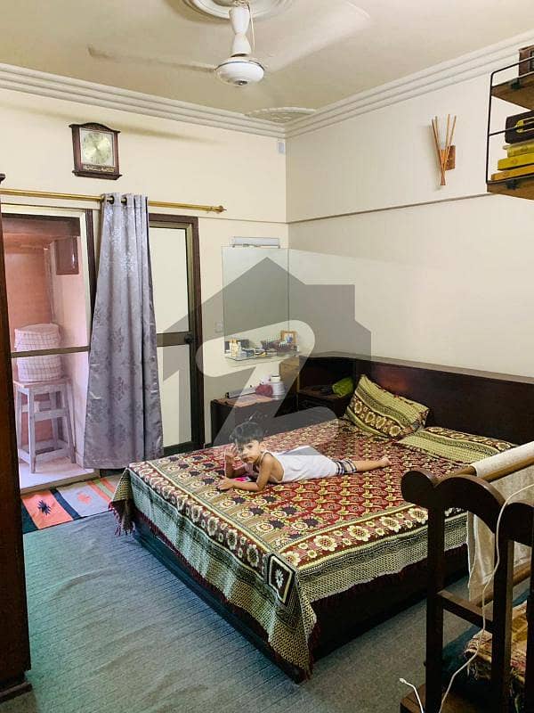 صدر ٹاؤن کراچی میں 3 کمروں کا 5 مرلہ فلیٹ 1.5 کروڑ میں برائے فروخت۔