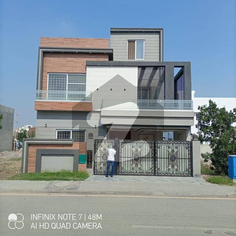 8 Marla Lower Portion Is Available For Rent Low Cost C Block
