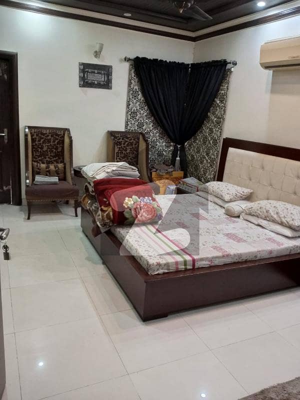 شادمان کالونی فیصل آباد میں 5 کمروں کا 10 مرلہ مکان 3.75 کروڑ میں برائے فروخت۔