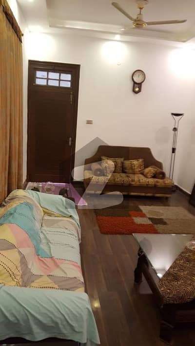 امین ٹاؤن فیصل آباد میں 5 کمروں کا 1 کنال مکان 6 کروڑ میں برائے فروخت۔