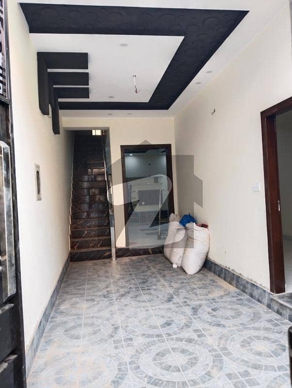 علامہ اقبال ٹاؤن ۔ کشمیر بلاک علامہ اقبال ٹاؤن,لاہور میں 3 کمروں کا 5 مرلہ مکان 2.75 کروڑ میں برائے فروخت۔