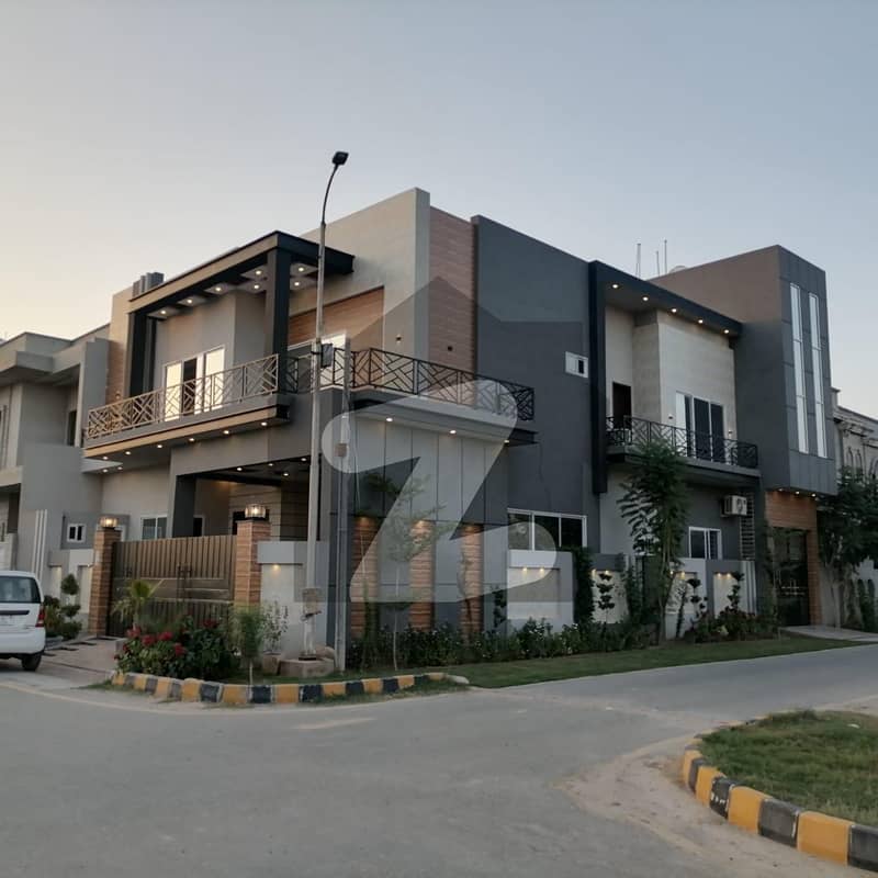 الرزاق رائلز ساہیوال میں 6 کمروں کا 10 مرلہ مکان 3.5 کروڑ میں برائے فروخت۔