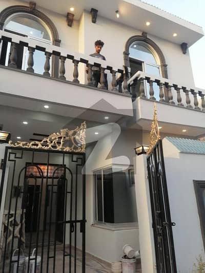 وینس ہاؤسنگ سکیم لاہور میں 5 کمروں کا 4 مرلہ مکان 1.25 کروڑ میں برائے فروخت۔