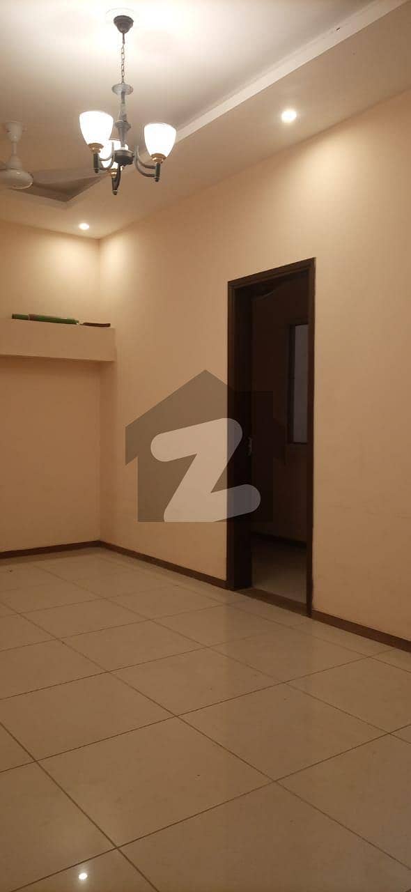 ڈی ایچ اے فیز 8 ڈی ایچ اے ڈیفینس,کراچی میں 4 کمروں کا 4 مرلہ مکان 1.5 لاکھ میں کرایہ پر دستیاب ہے۔