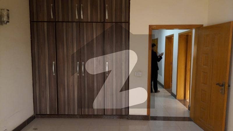 1 Bed Room Available For Rent 1 Bed Room Available For Rent
