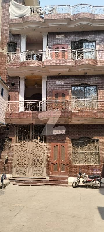 مزنگ لاہور میں 11 کمروں کا 8 مرلہ مکان 2.7 کروڑ میں برائے فروخت۔