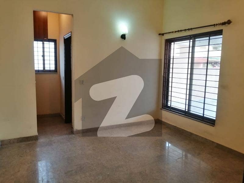 10 Marla Commercial House Is Available For Rent