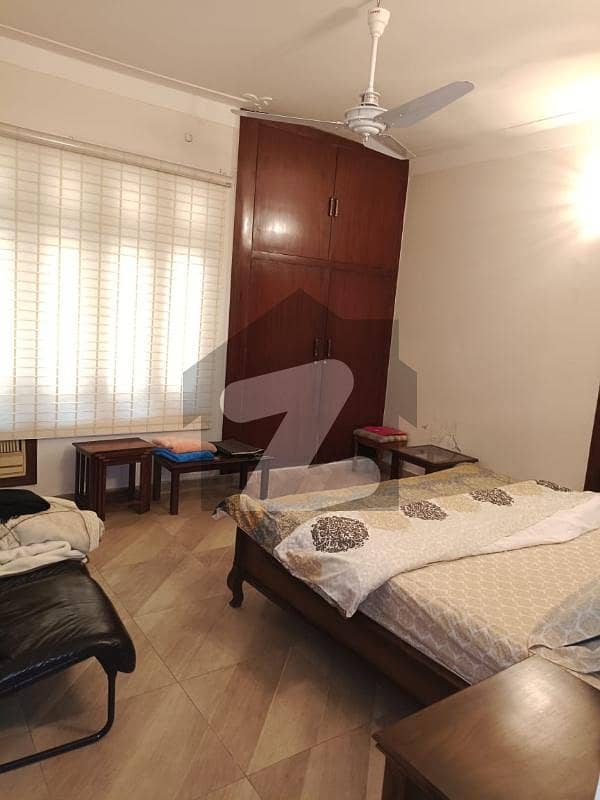 گارڈن ٹاؤن لاہور میں 6 کمروں کا 1 کنال مکان 7.75 کروڑ میں برائے فروخت۔