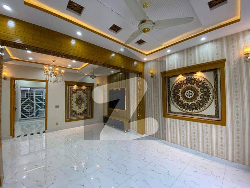 بحریہ ٹاؤن سیکٹر ای بحریہ ٹاؤن,لاہور میں 3 کمروں کا 5 مرلہ مکان 2.3 کروڑ میں برائے فروخت۔
