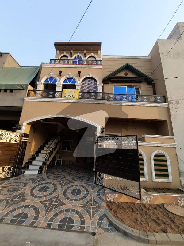 ایڈن بولیوارڈ ہاؤسنگ سکیم کالج روڈ,لاہور میں 5 کمروں کا 5 مرلہ مکان 2.25 کروڑ میں برائے فروخت۔