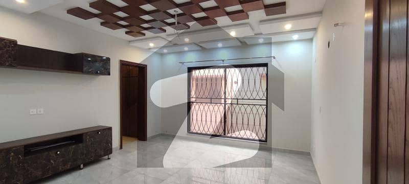 30 Marla Upper Portion Brand New Spring Block Bahria Town Lahore