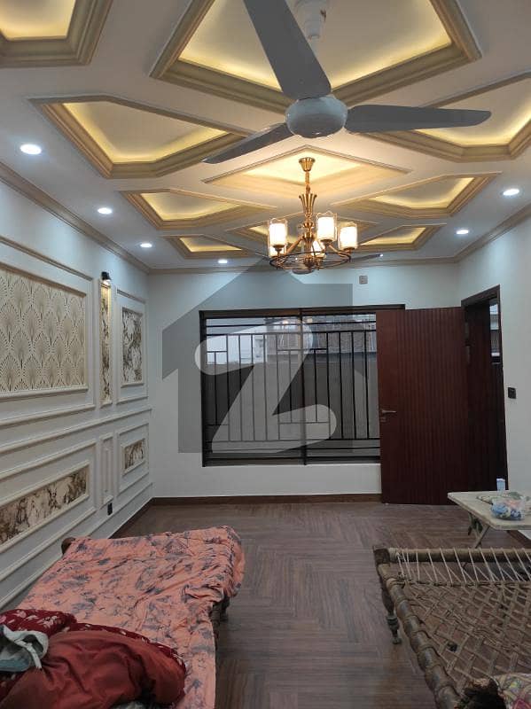 ڈی ۔ 12/3 ڈی ۔ 12,اسلام آباد میں 5 کمروں کا 8 مرلہ مکان 8.25 کروڑ میں برائے فروخت۔