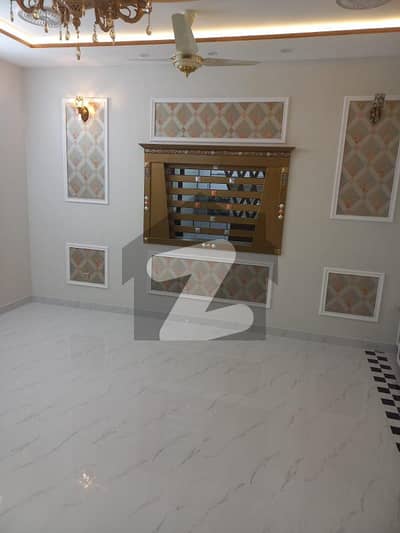 10 Marla Beautiful upper portion for rent in reasonable price at very hot location