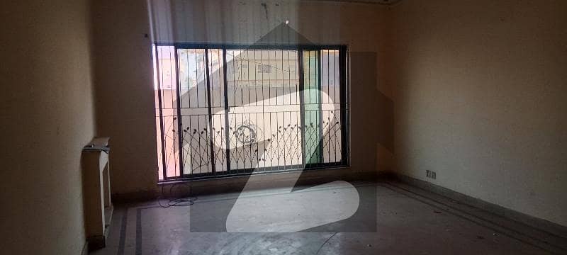 1 Kanal Used House Available For Rent