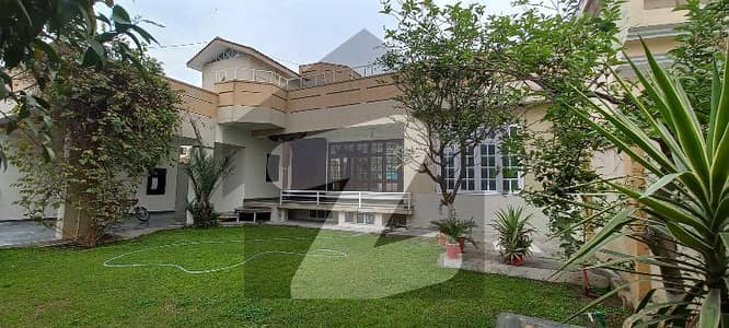 hayatabad 2 kanal house available for rent good condition and good location opposite to shalman park