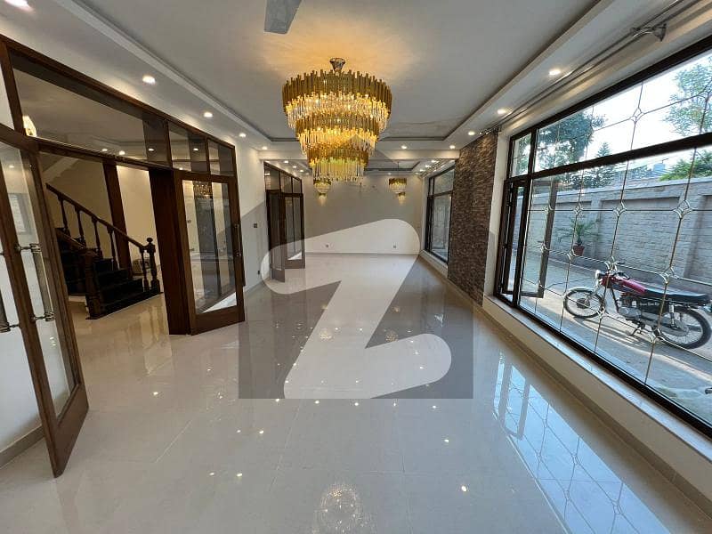 ایف ۔ 8 اسلام آباد میں 5 کمروں کا 1 کنال مکان 8.6 لاکھ میں کرایہ پر دستیاب ہے۔