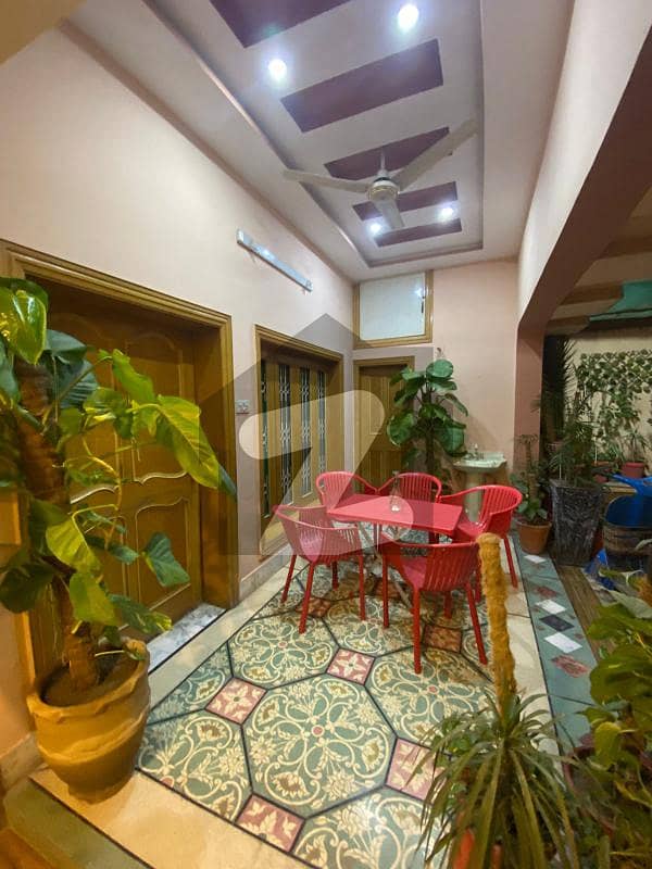شاہ خرم کالونی ملتان میں 4 کمروں کا 9 مرلہ مکان 2.8 کروڑ میں برائے فروخت۔