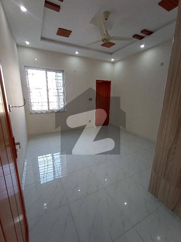 5 MARLA UPPER PORTION AVAILABLE FOR RENT IN EDEN BOULEVARD COLLEGE ROAD LAHORE
