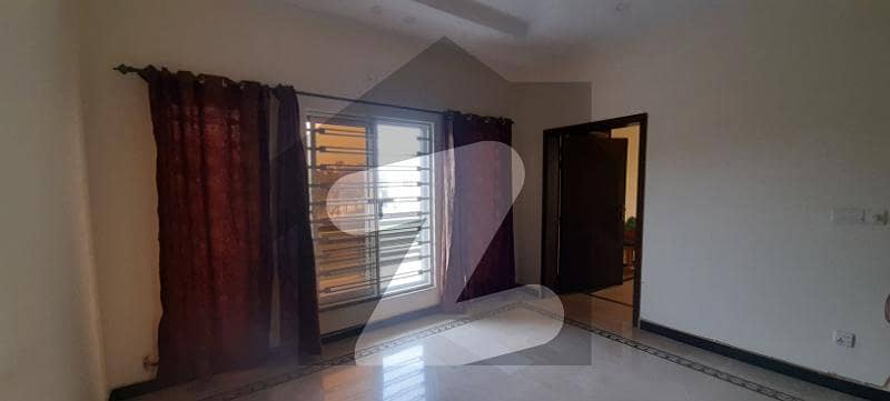Beautiful upper portion available for rent in dha phase 3 Islamabad