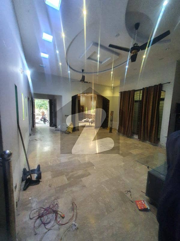 پی سی ایس آئی آر سٹاف کالونی لاہور میں 7 کمروں کا 1 کنال مکان 1.5 لاکھ میں کرایہ پر دستیاب ہے۔